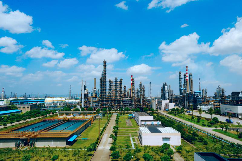 &ldquo;順著運(yùn)河來(lái)看海&rdquo;采風(fēng)團(tuán)走進(jìn)中國(guó)石化鎮(zhèn)海煉化公司