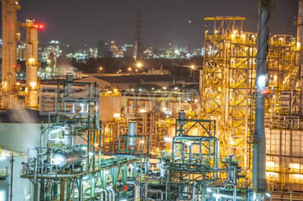 化工廠夜間現場